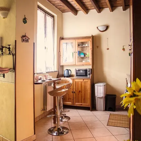 Fulvia - Courtyard With Balcony