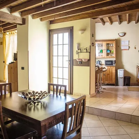 Fulvia - Courtyard With Balcony Daire Arona